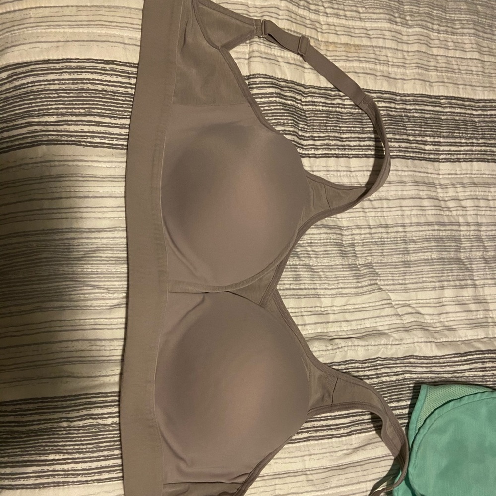 Women’s Sports Bra Sz 34DD